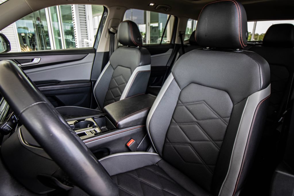 Certified 2024 Volkswagen Atlas Peak Edition SEL AWD/4WD image 25