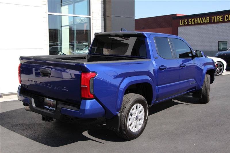 Used 2025 Toyota Tacoma SR5 AWD/4WD image 7