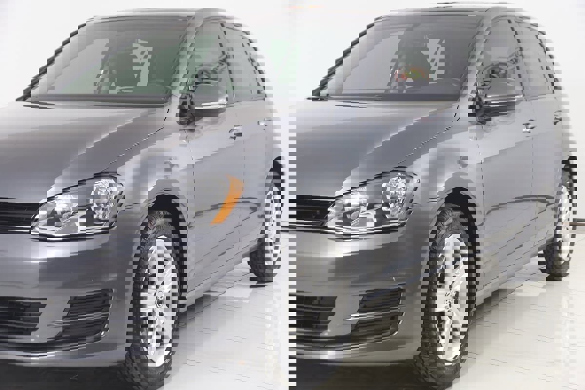 Used 2017 Volkswagen Golf Wolfsburg Edition image 50