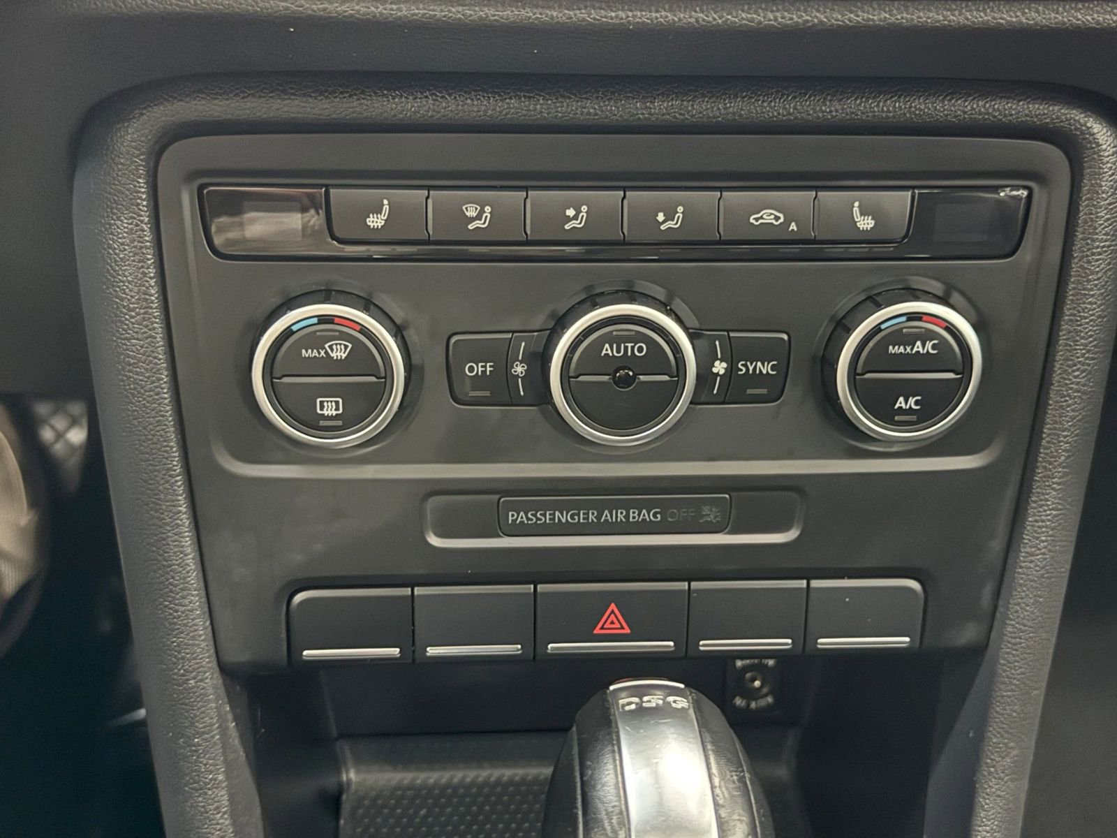 Used 2014 Volkswagen Beetle TDI FWD image 29
