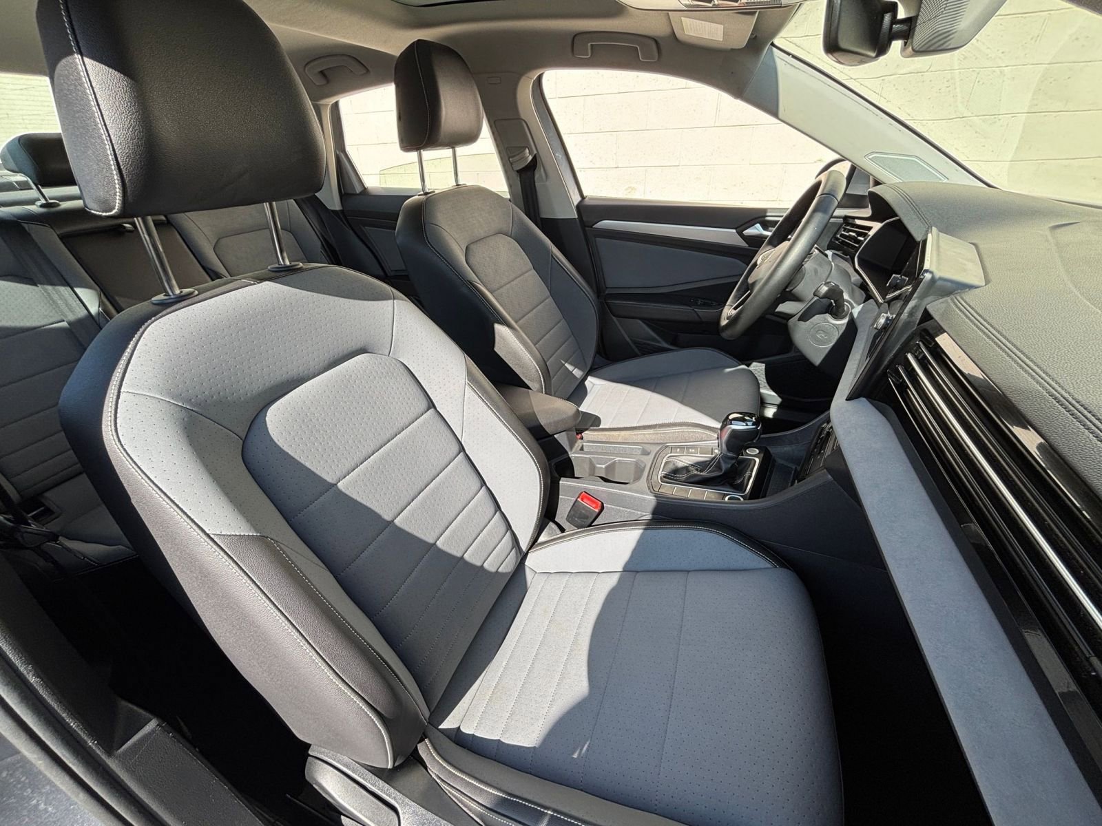 Used 2025 Volkswagen Jetta SE image 36