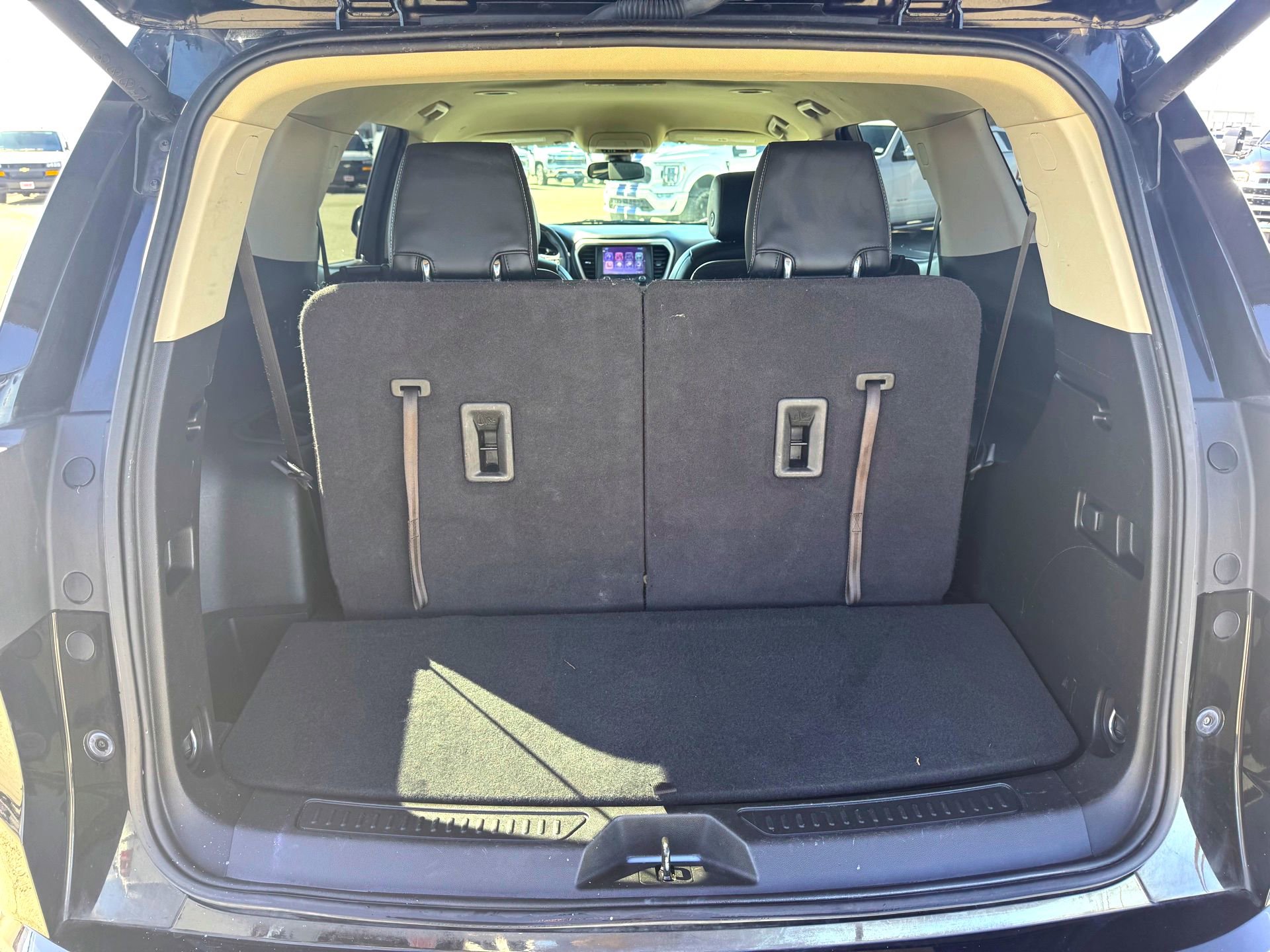 Used 2017 GMC Acadia Denali w/ Technology Package FWD image 8