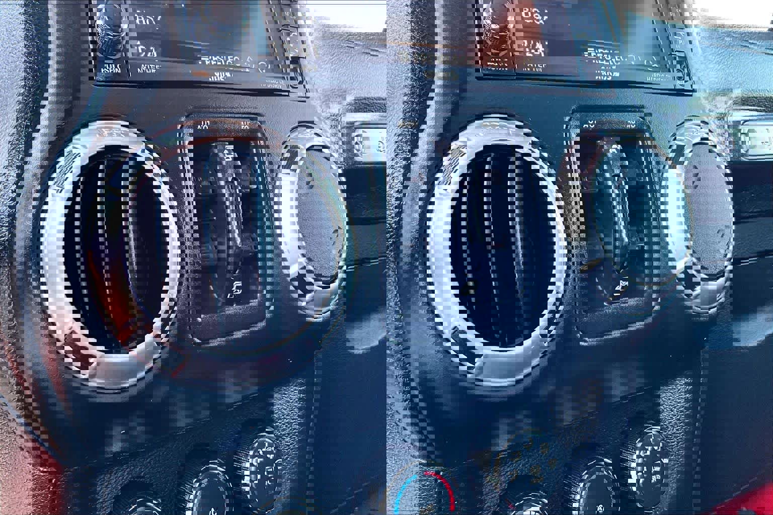 Used 2017 Jeep Wrangler Unlimited Sahara w/ Connectivity Group image 29