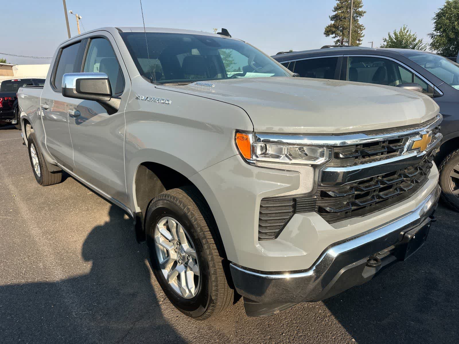 Used 2024 Chevrolet Silverado 1500 LT AWD/4WD image 2