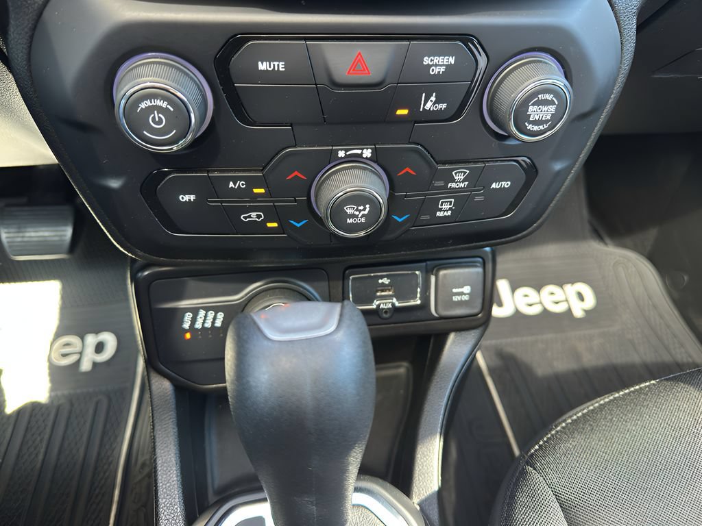 Used 2023 Jeep Renegade Latitude w/ Sun/Sound Group AWD/4WD image 22
