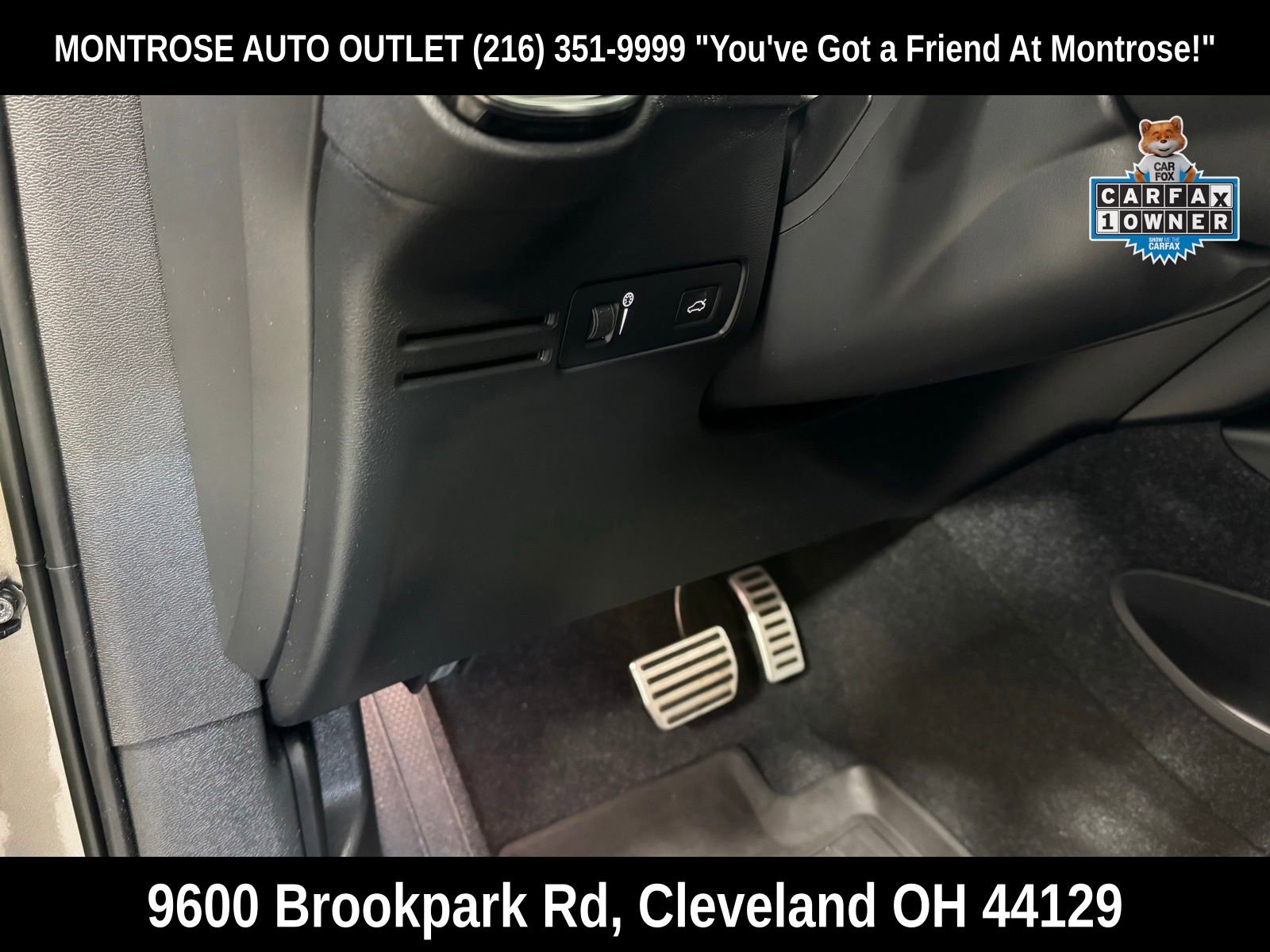 Used 2022 Volvo XC40 T5 R-Design w/ Climate Package image 17