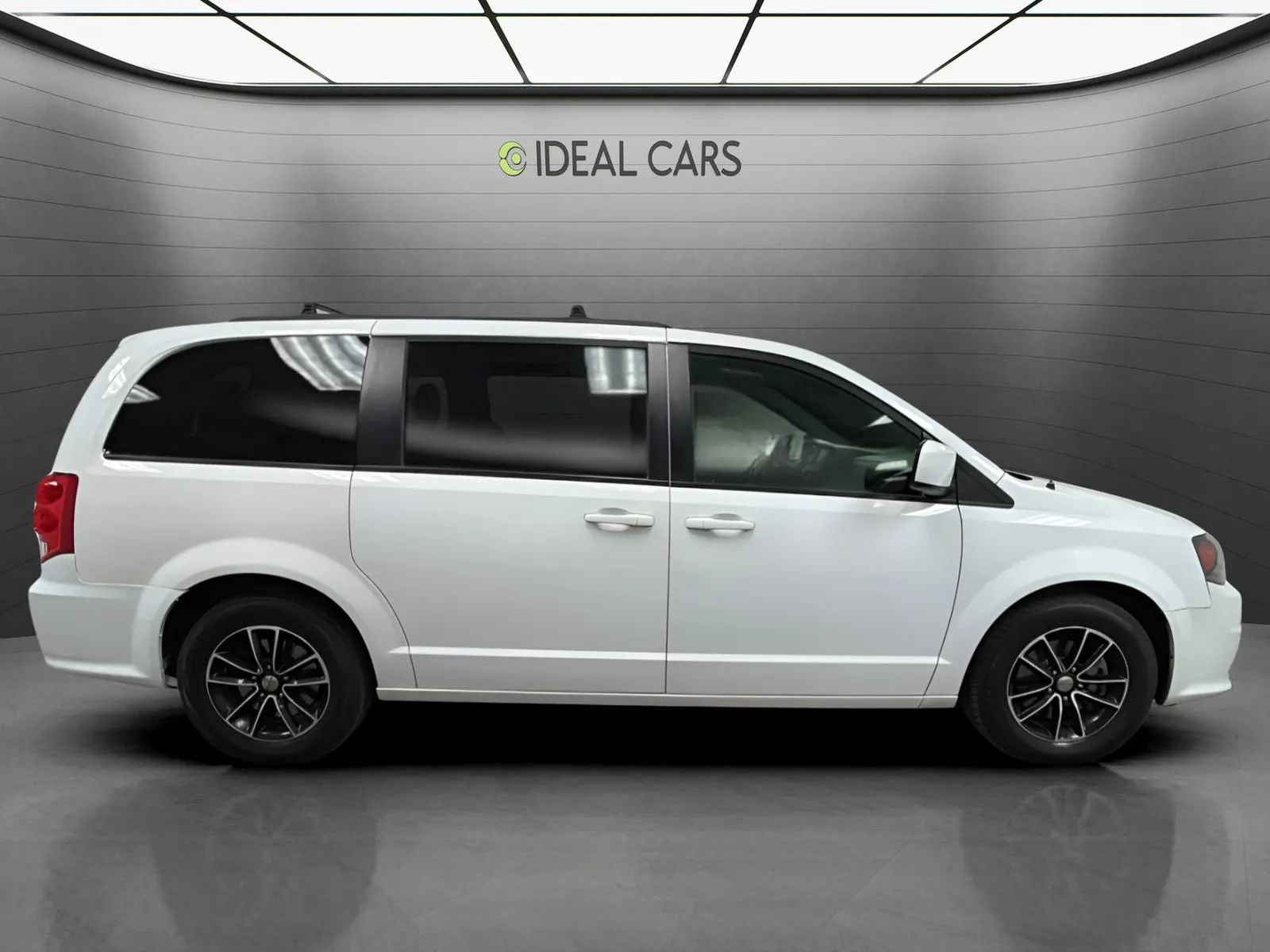 Used 2019 Dodge Grand Caravan GT FWD image 4