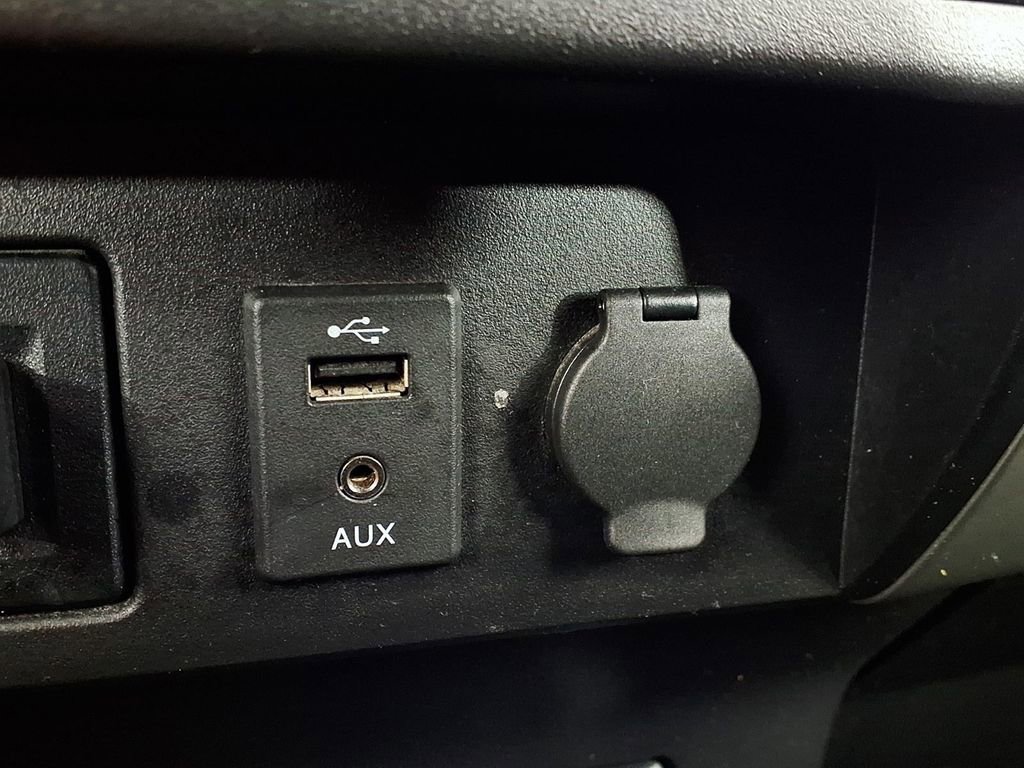 Used 2018 Nissan Titan SV image 24