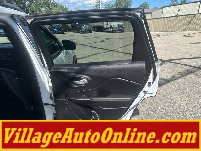 Used 2021 Jeep Cherokee Trailhawk w/ Trailer Tow Group AWD/4WD image 38