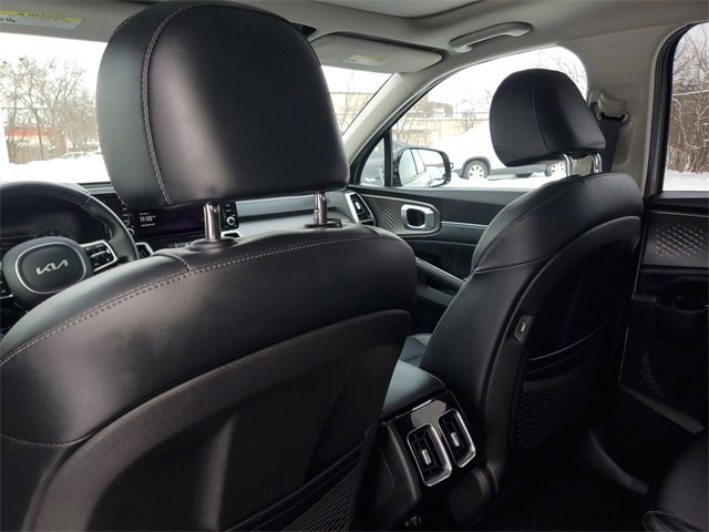 Certified 2022 Kia Sorento SX image 9