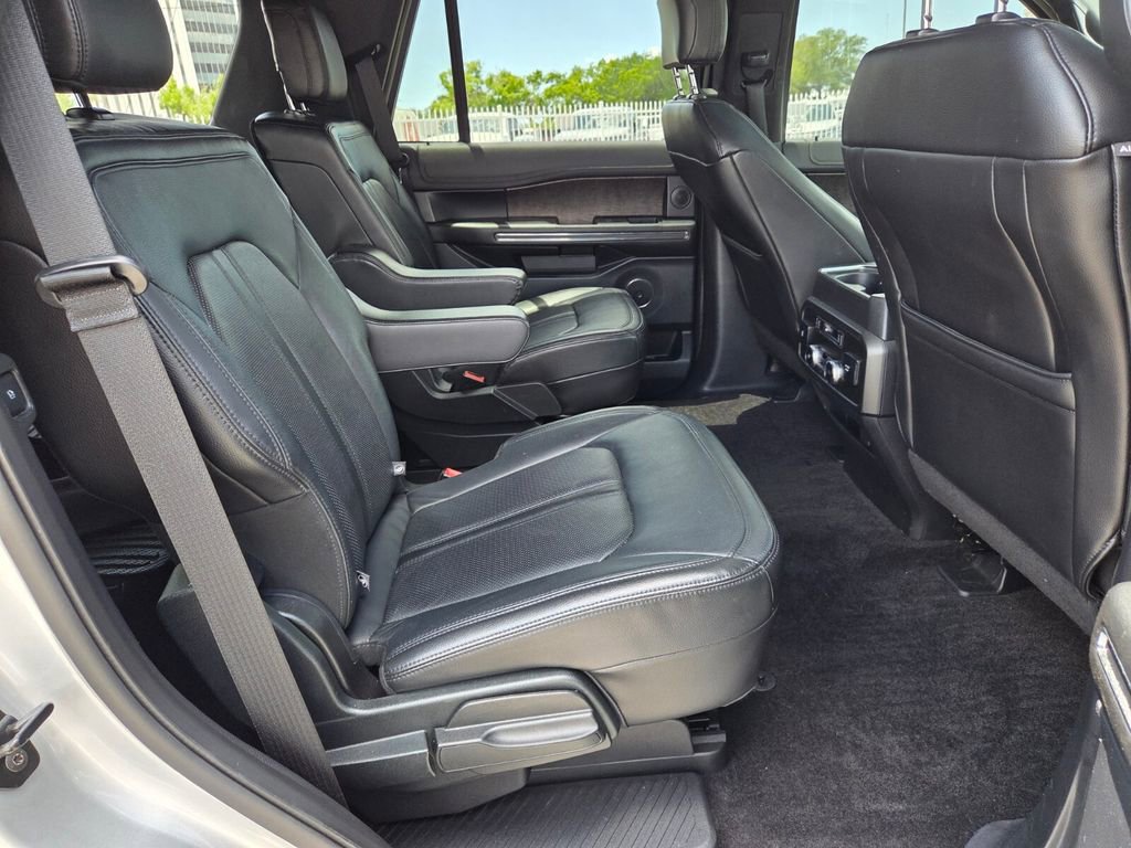 Used 2018 Ford Expedition Limited w/ Equipment Group 301A RWD image 15