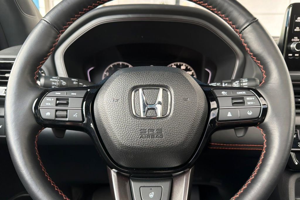 Used 2025 Honda Pilot TrailSport image 22