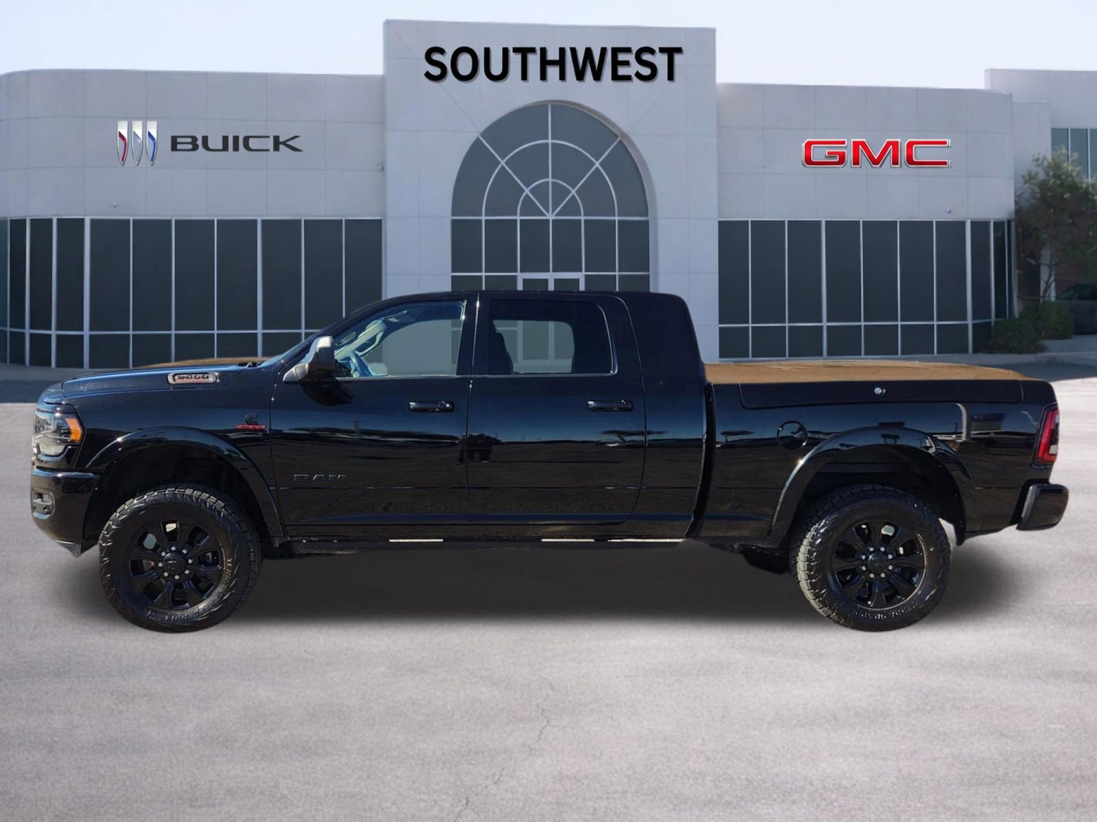 Used 2022 RAM 2500 Limited w/ Night Edition image 3