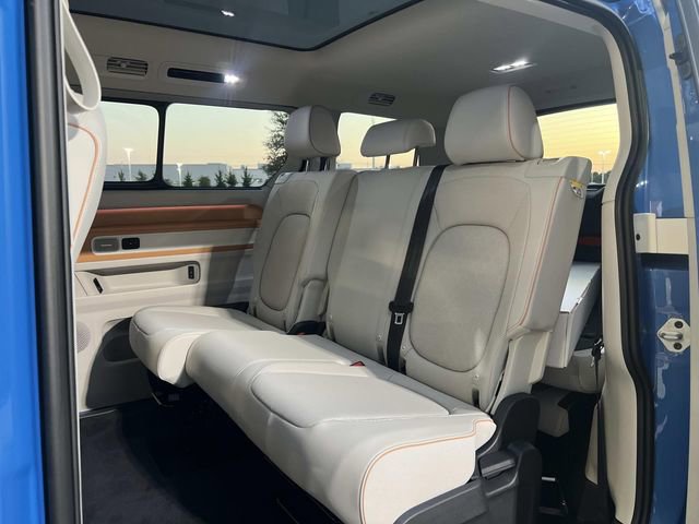 New 2025 Volkswagen ID. Buzz Pro S Plus RWD image 19