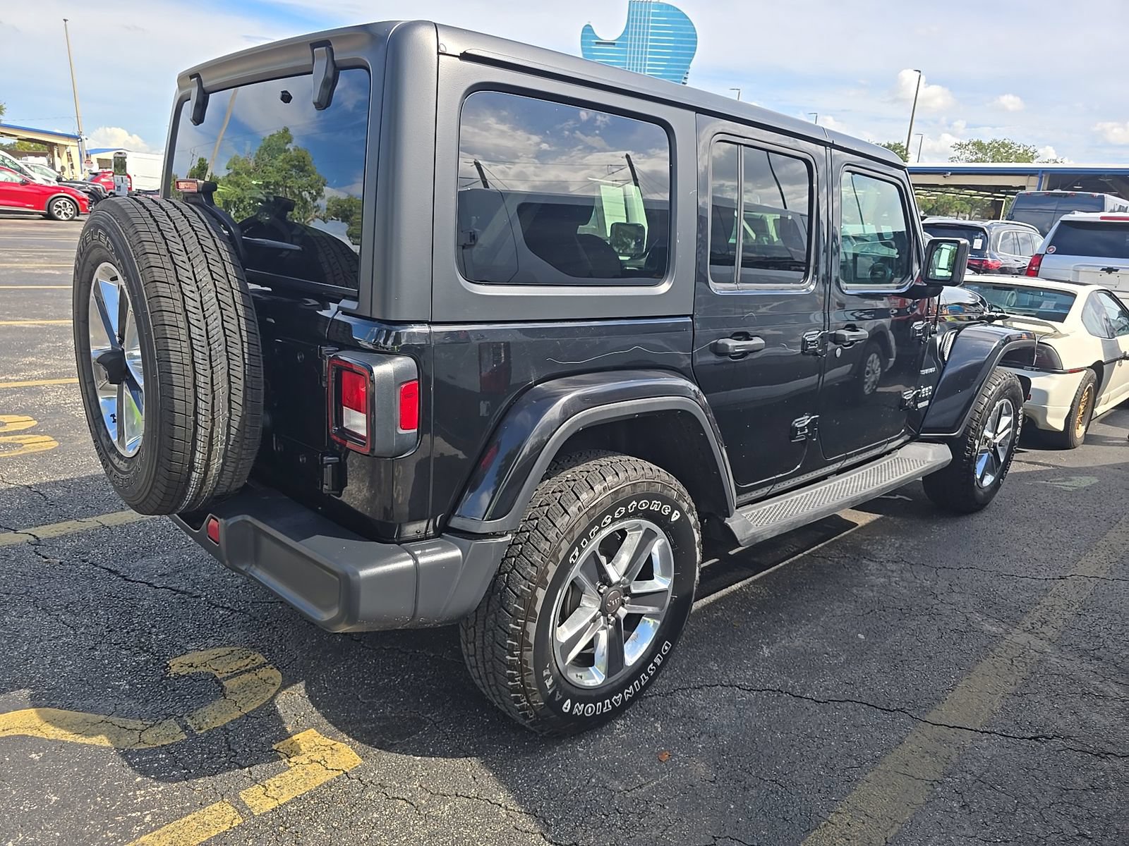 Used 2019 Jeep Wrangler Unlimited Sahara AWD/4WD image 2