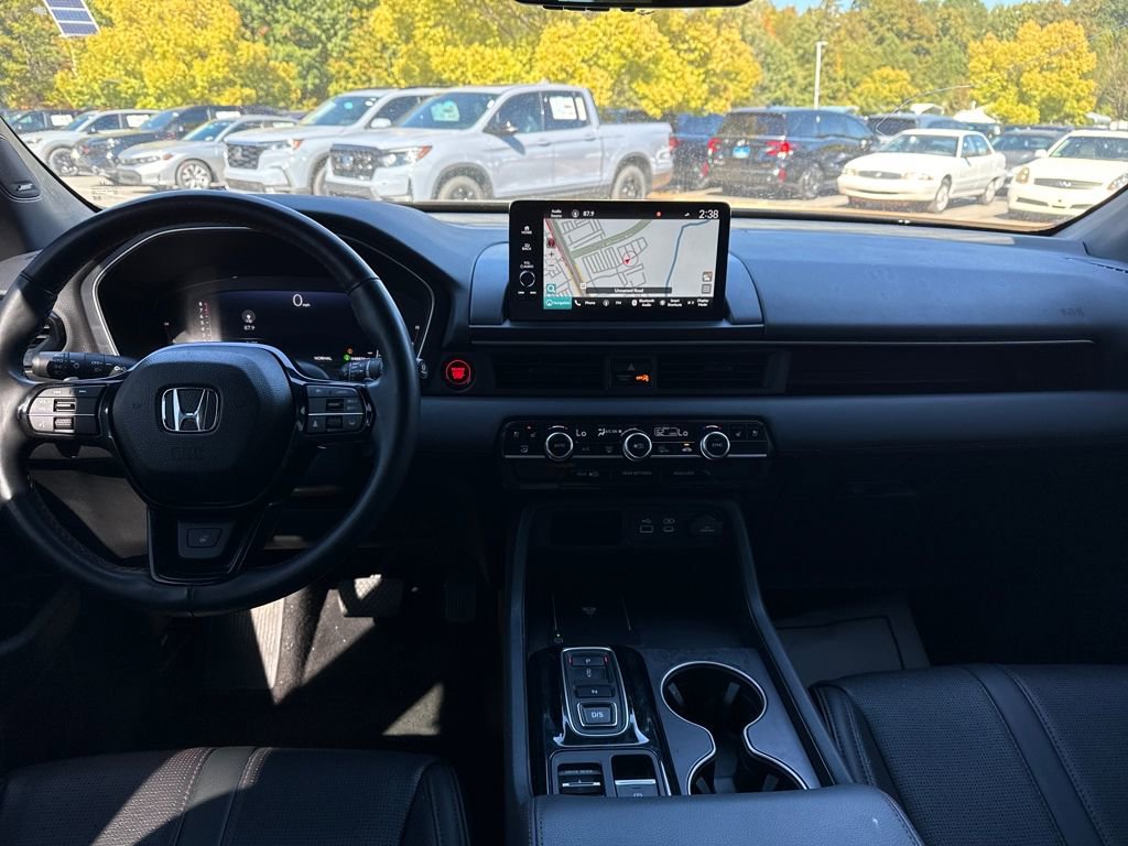Used 2025 Honda Pilot Black Edition image 12