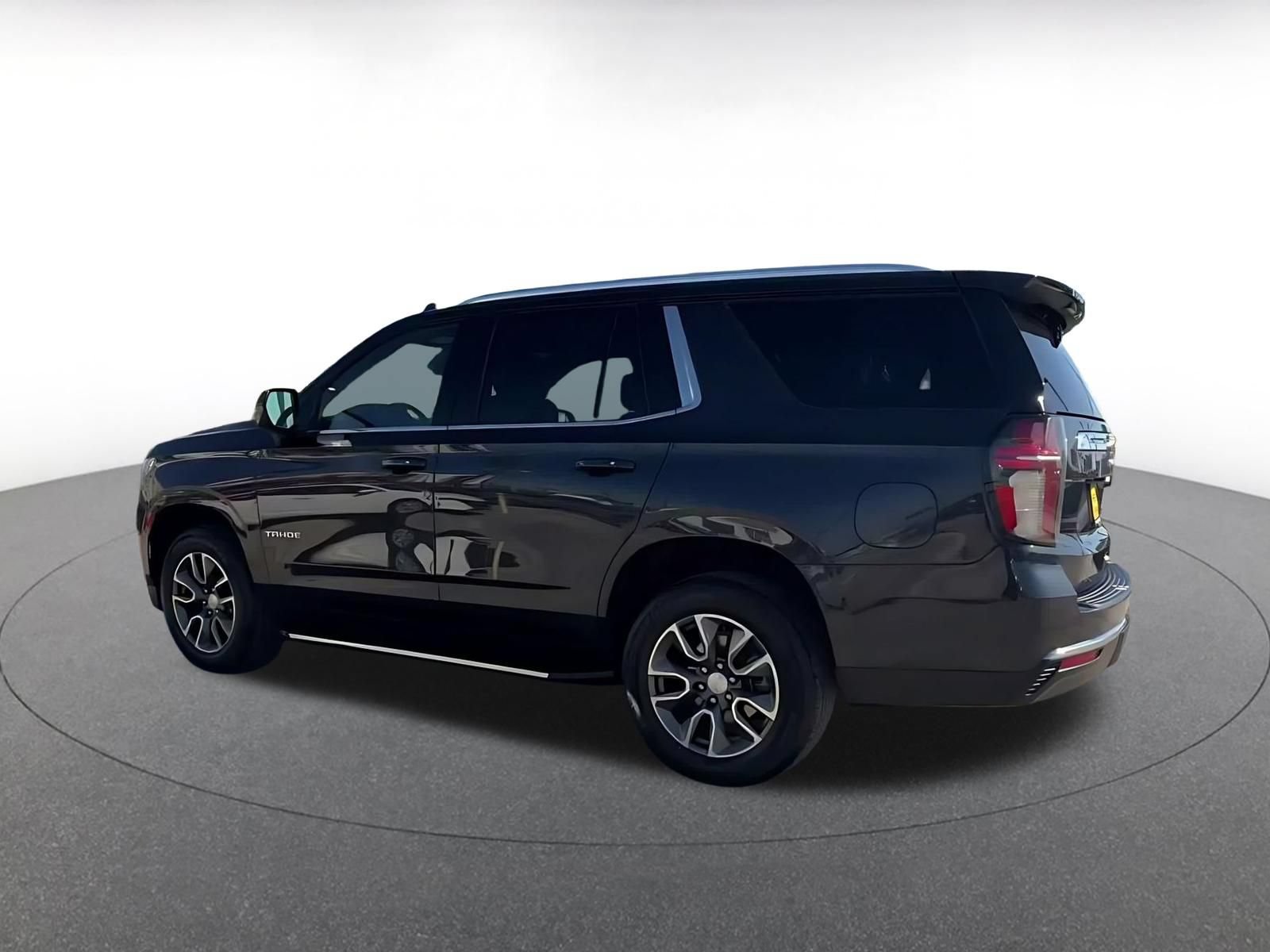 Used 2024 Chevrolet Tahoe LT w/ Luxury Package RWD image 9