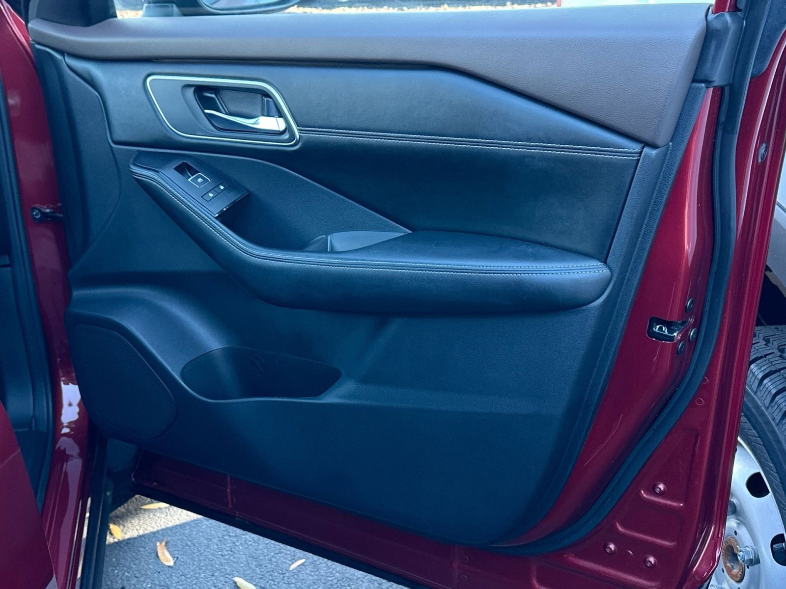 Used 2021 Nissan Rogue Platinum image 39