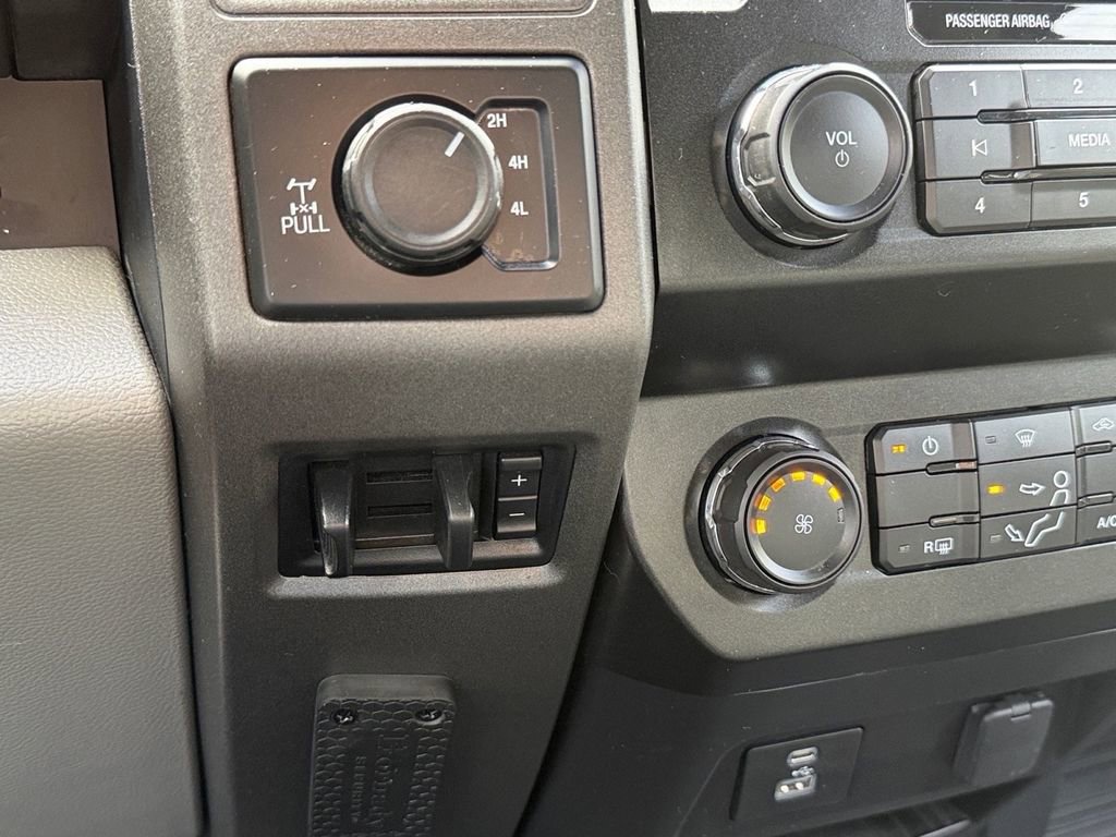 Used 2020 Ford F250 XL w/ STX Appearance Package AWD/4WD image 24