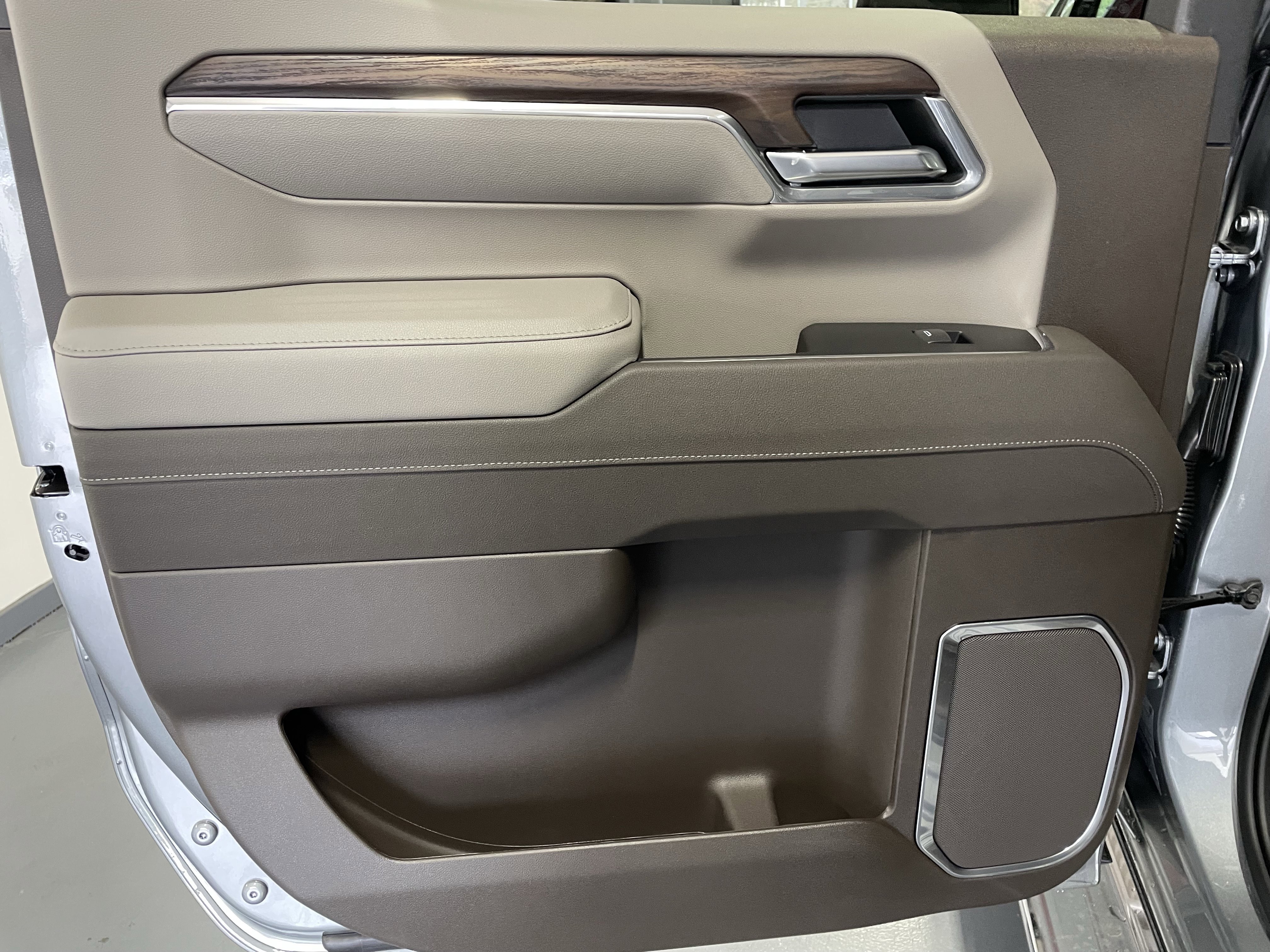 New 2026 GMC Sierra 1500 SLT w/ SLT Premium Plus Package image 8