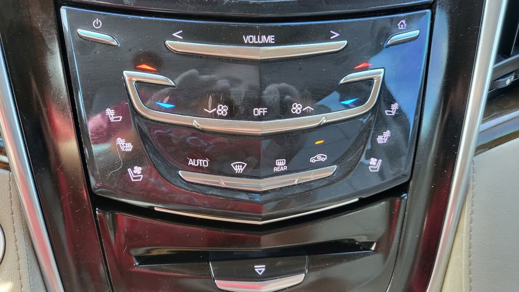 Used 2018 Cadillac Escalade Luxury AWD/4WD image 37
