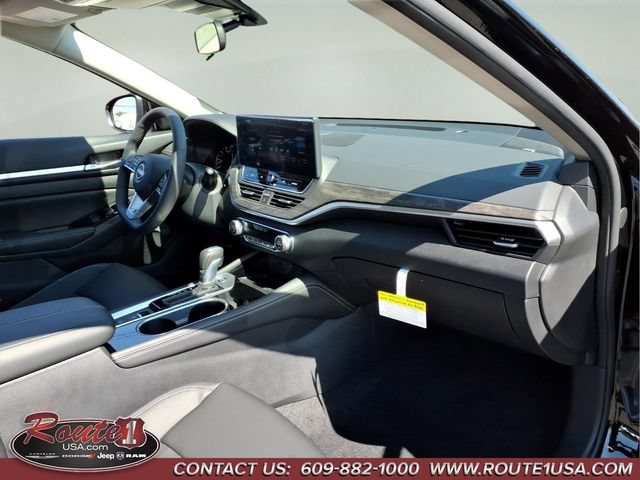 Used 2025 Nissan Altima 2.5 SL FWD image 11