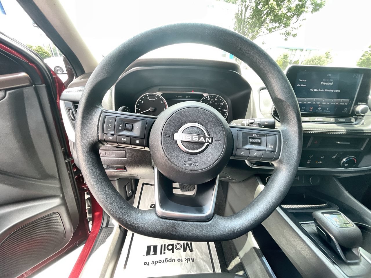 Used 2023 Nissan Rogue S FWD image 11