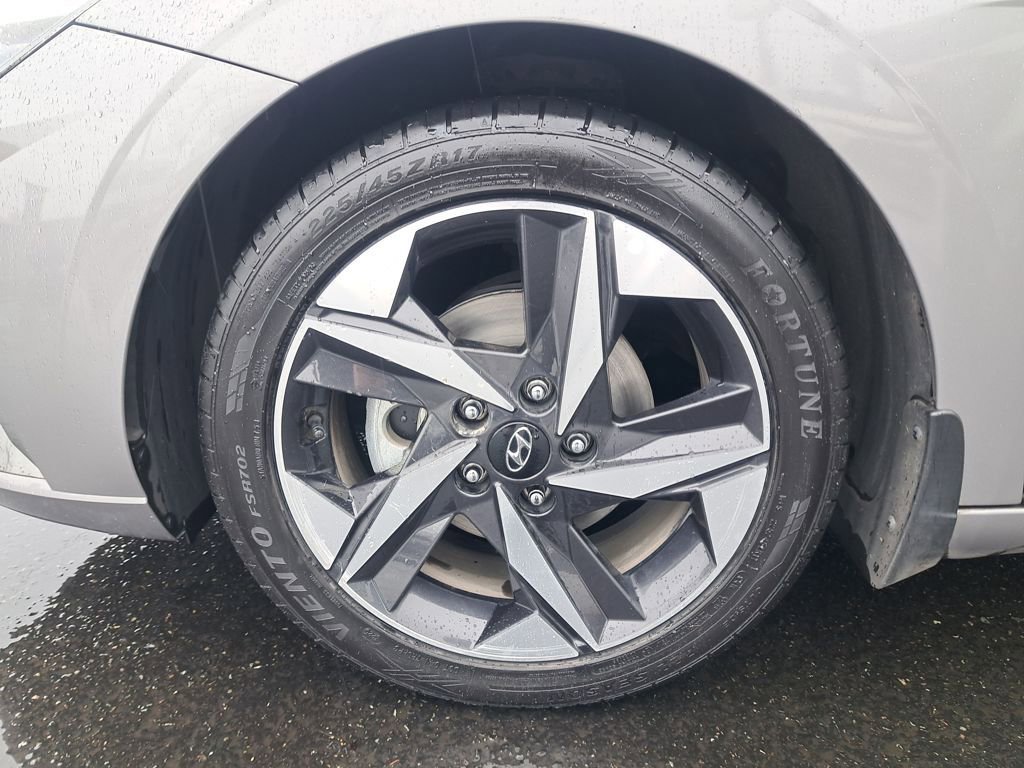 Used 2023 Hyundai Elantra Limited image 29