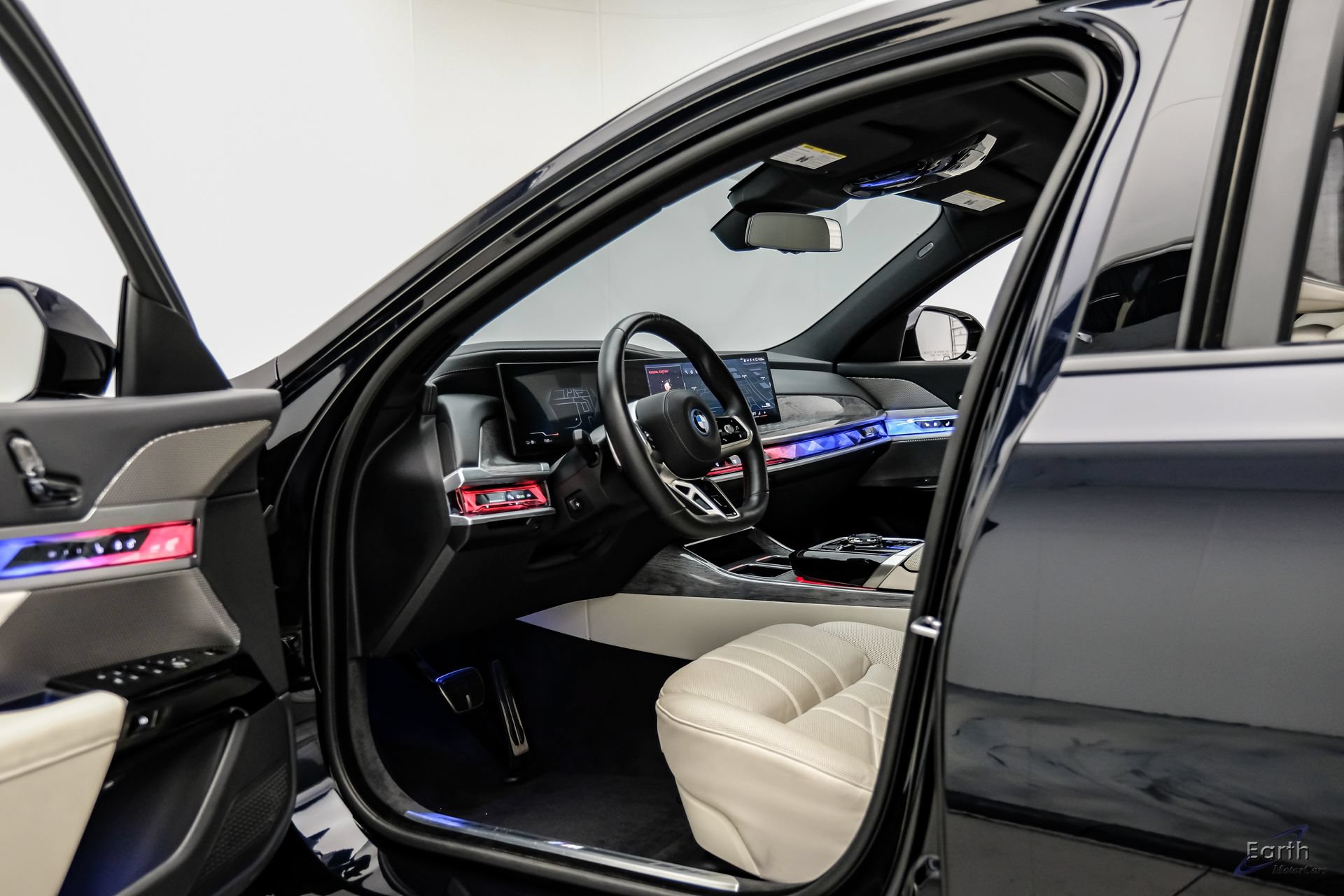 Used 2025 BMW i7 xDrive60 AWD/4WD image 35