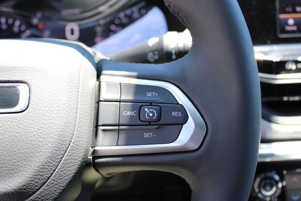 Used 2025 Jeep Compass Latitude AWD/4WD image 15