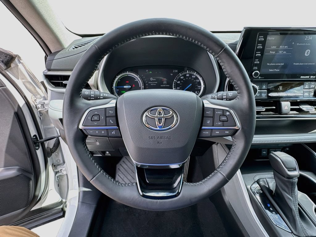 Used 2021 Toyota Highlander XLE AWD/4WD image 11