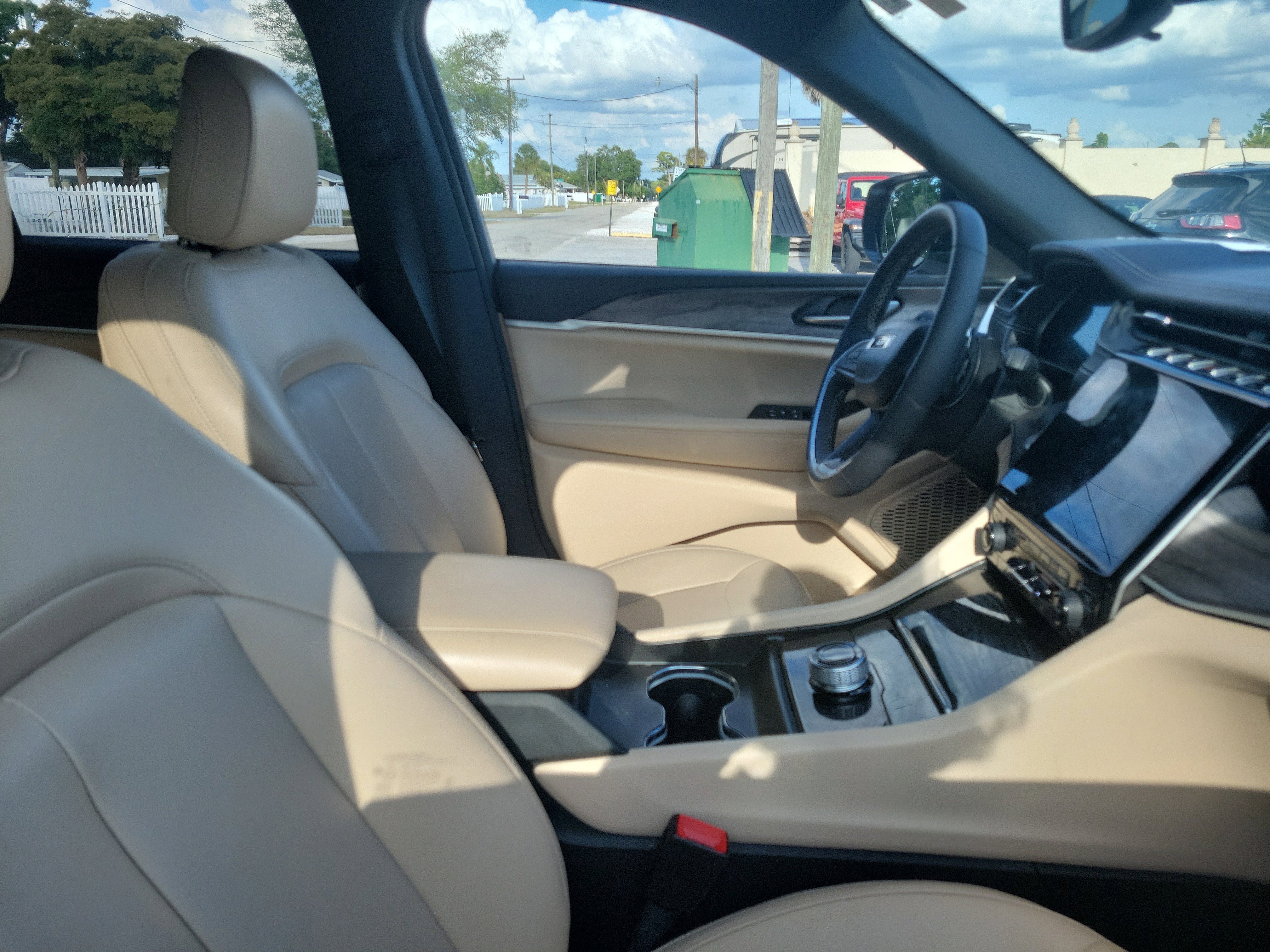 Used 2023 Jeep Grand Cherokee Limited RWD image 10