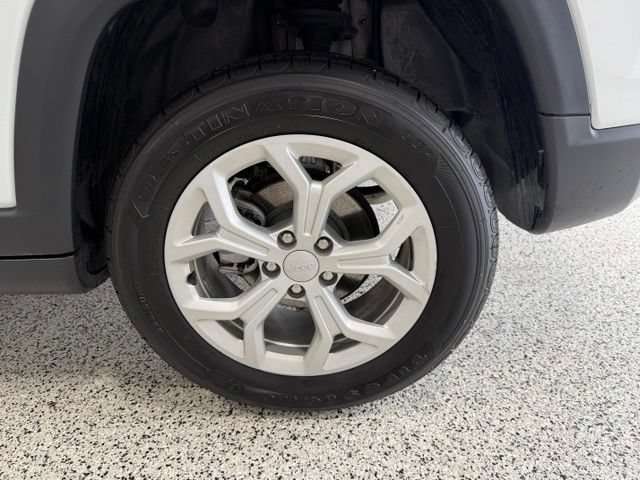 Used 2024 Jeep Compass Latitude w/ Convenience Group AWD/4WD image 38