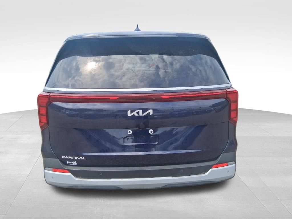 Certified 2026 Kia Carnival FWD image 7