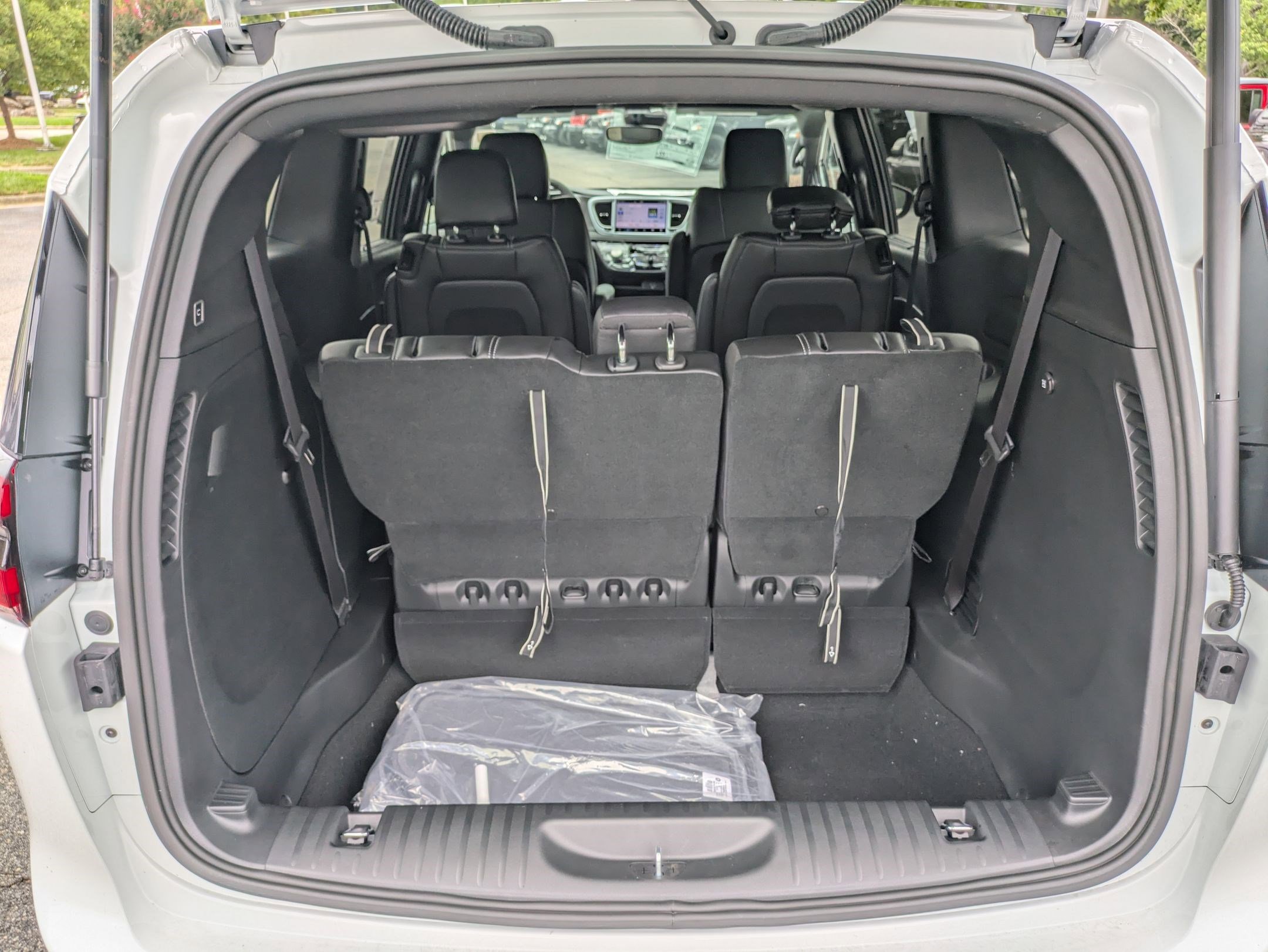 New 2026 Chrysler Pacifica Select image 25