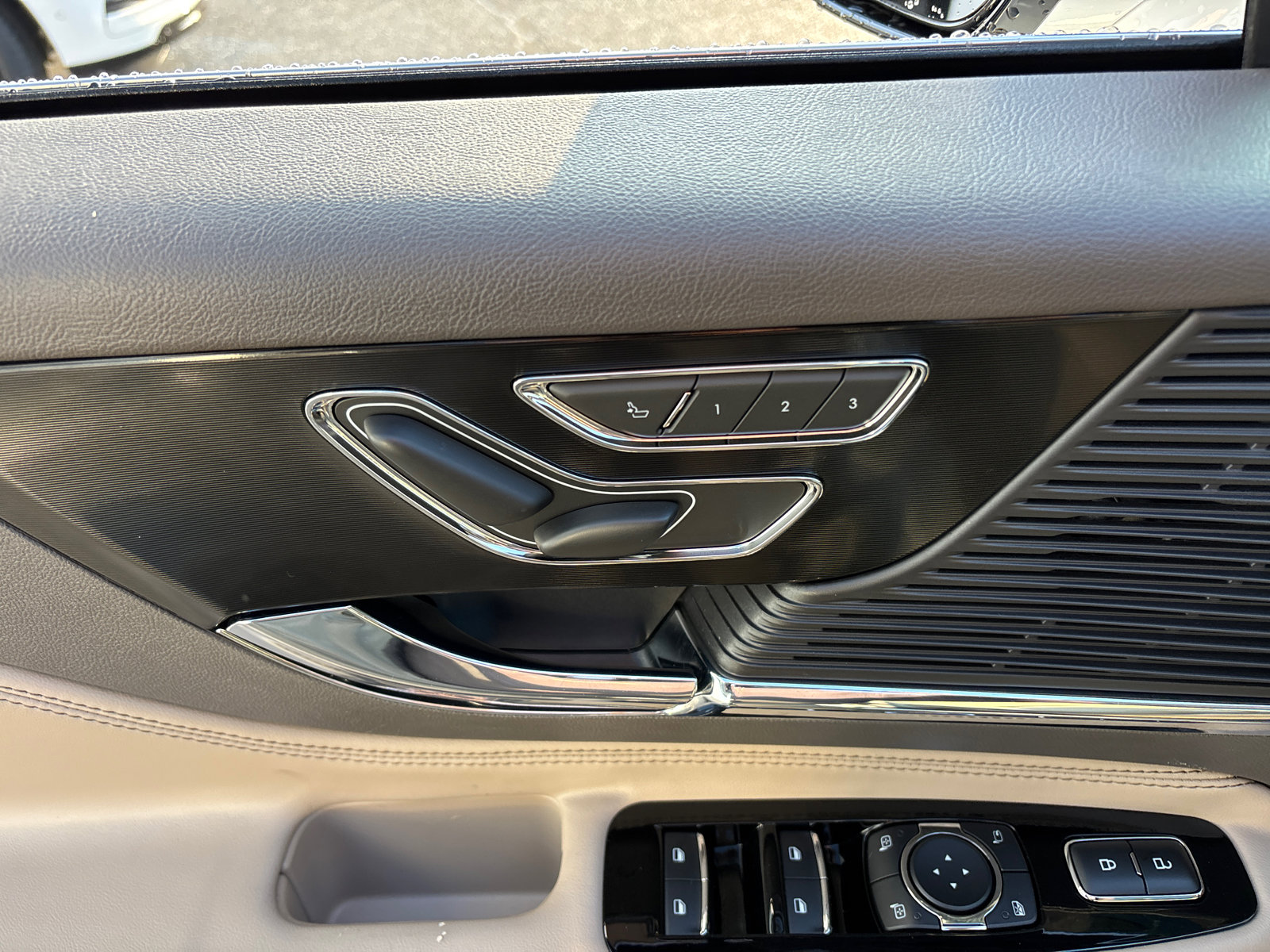 Certified 2022 Lincoln Corsair AWD w/ Premium Package image 12