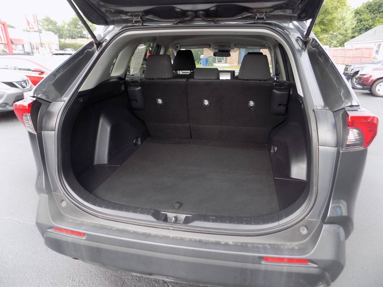 Used 2020 Toyota RAV4 LE w/ Carpet Mat Package AWD/4WD image 14