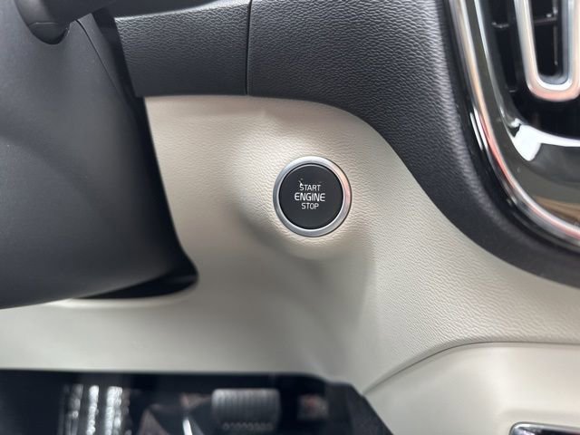 Certified 2023 Volvo XC40 B5 Plus w/ Climate Package image 28