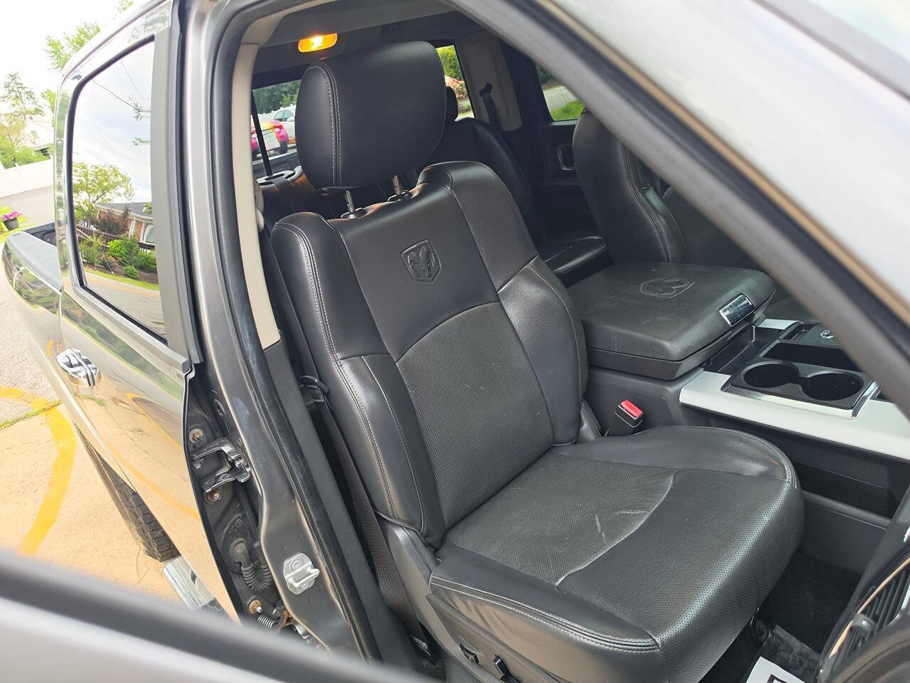 Used 2010 Dodge Ram 1500 Truck Laramie AWD/4WD image 11
