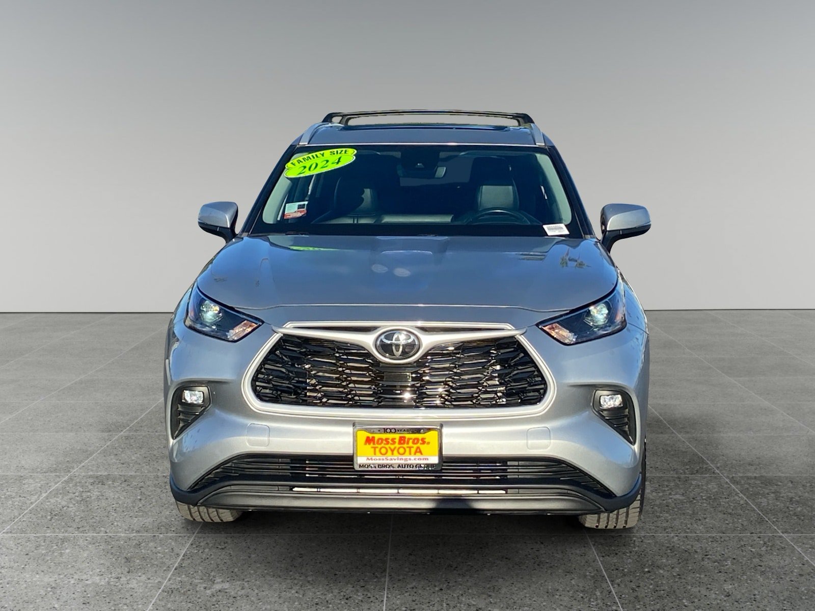 Used 2024 Toyota Highlander XLE FWD image 8