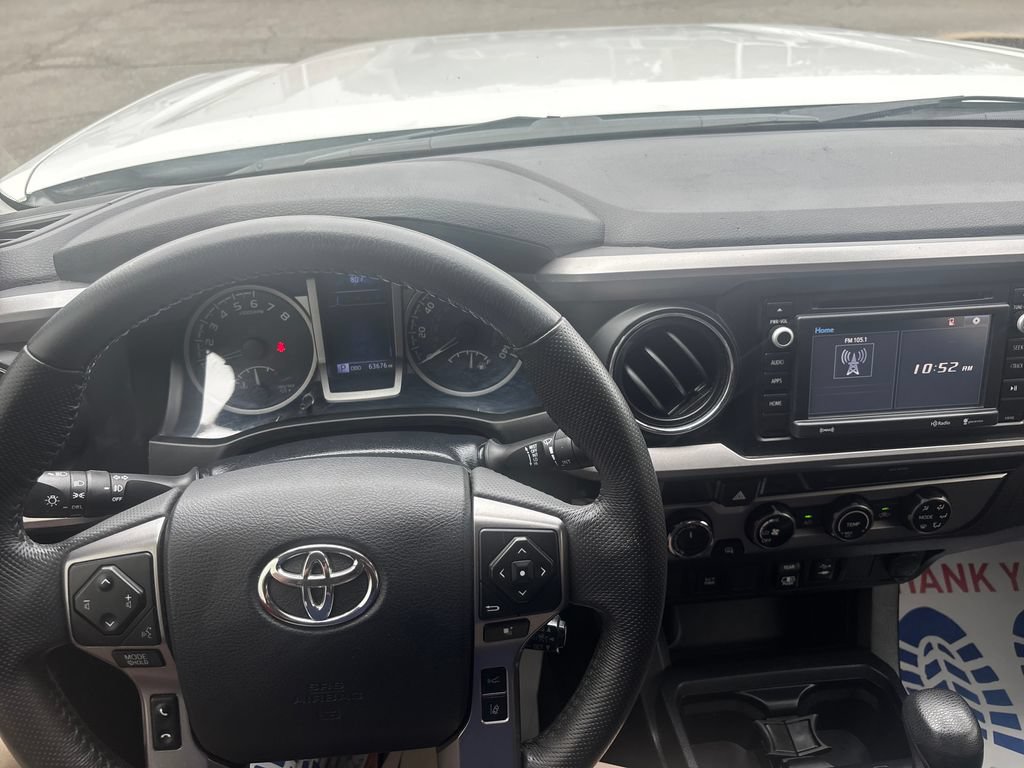 Used 2018 Toyota Tacoma SR5 AWD/4WD image 18