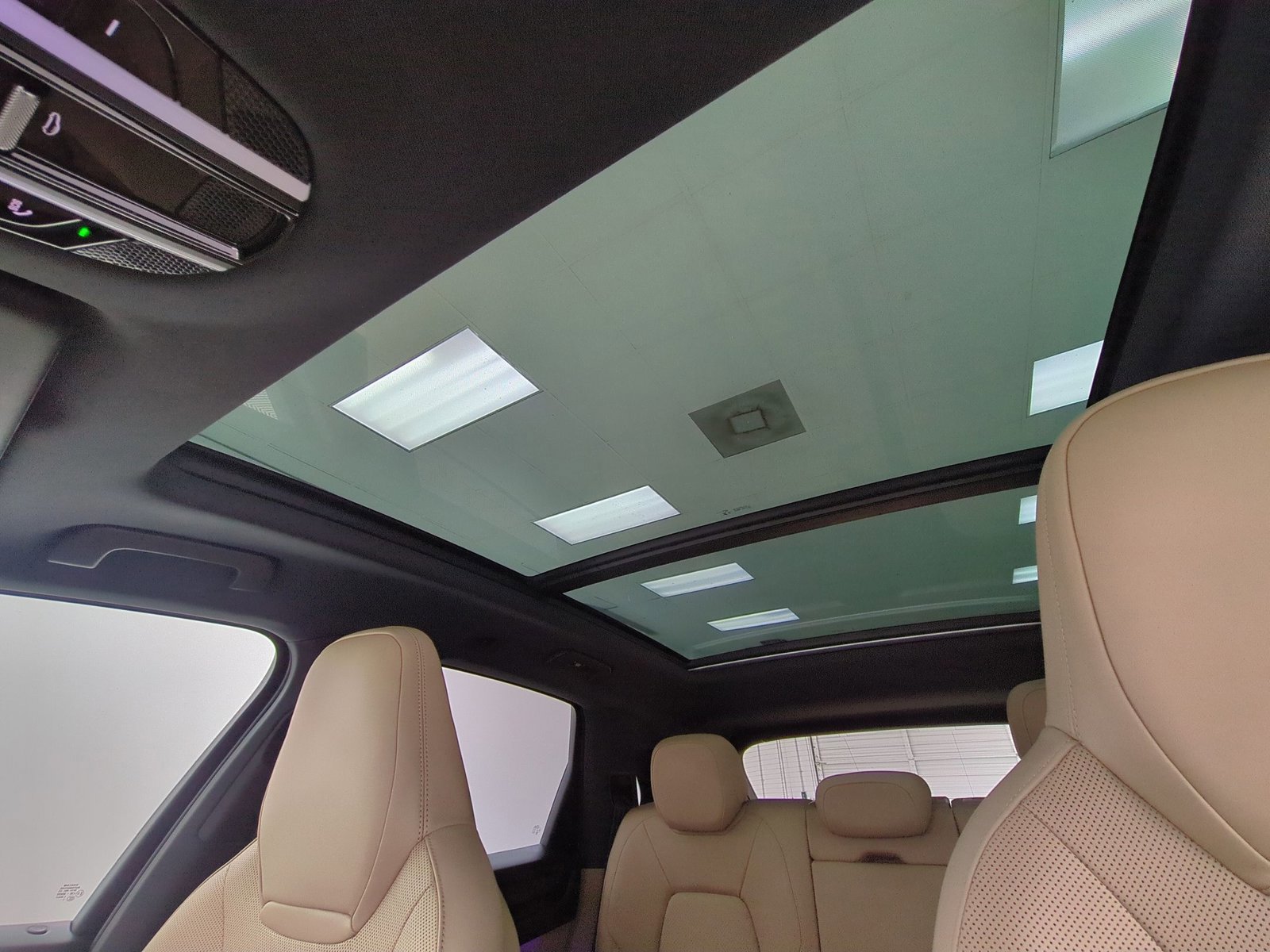 Certified 2023 Porsche Cayenne Platinum Edition image 21