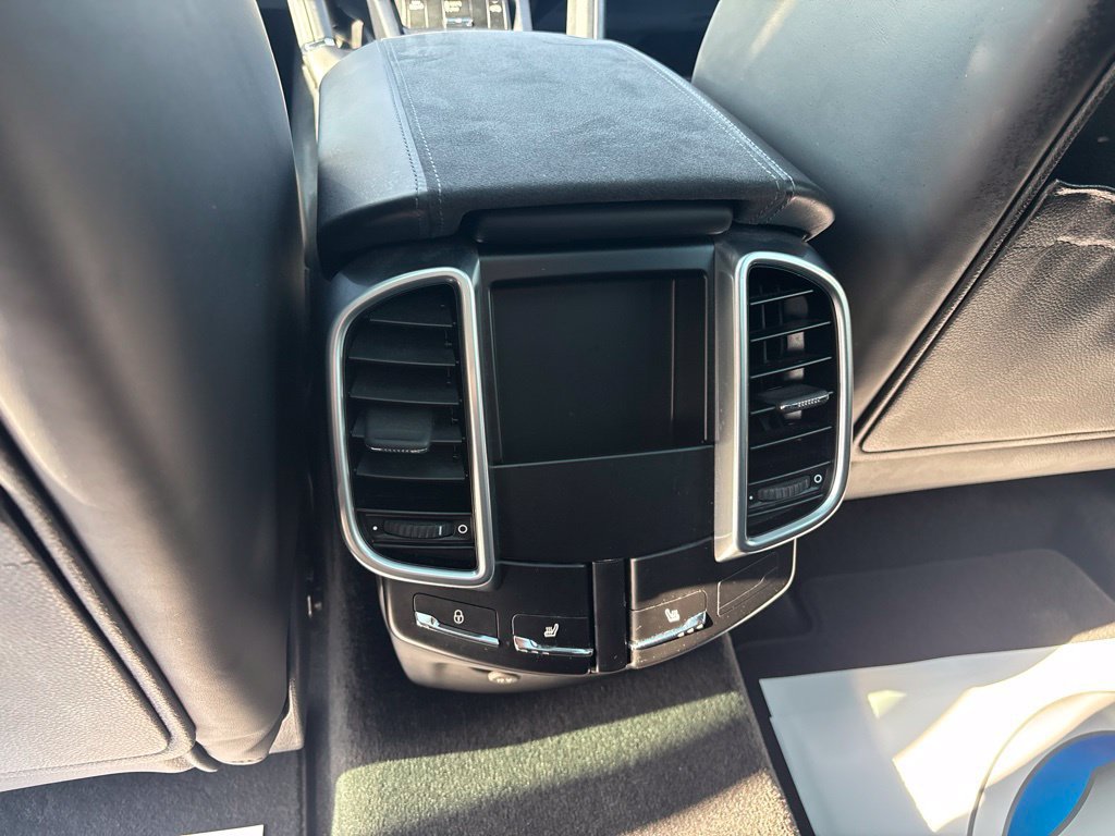 Used 2017 Porsche Cayenne GTS AWD/4WD image 34