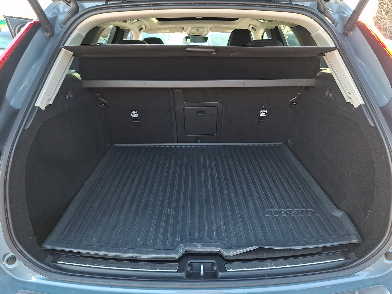 Used 2023 Volvo XC60 B5 Plus image 29