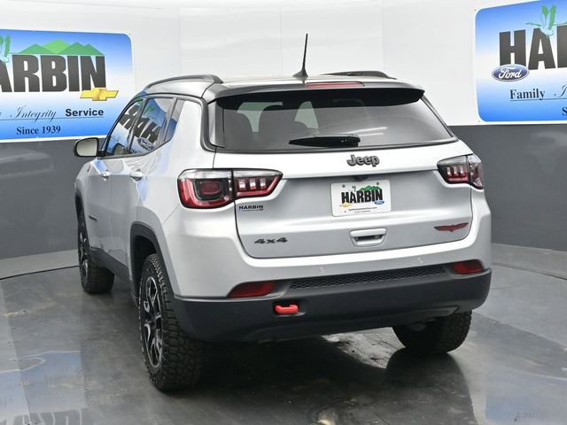 Used 2025 Jeep Compass Trailhawk image 4