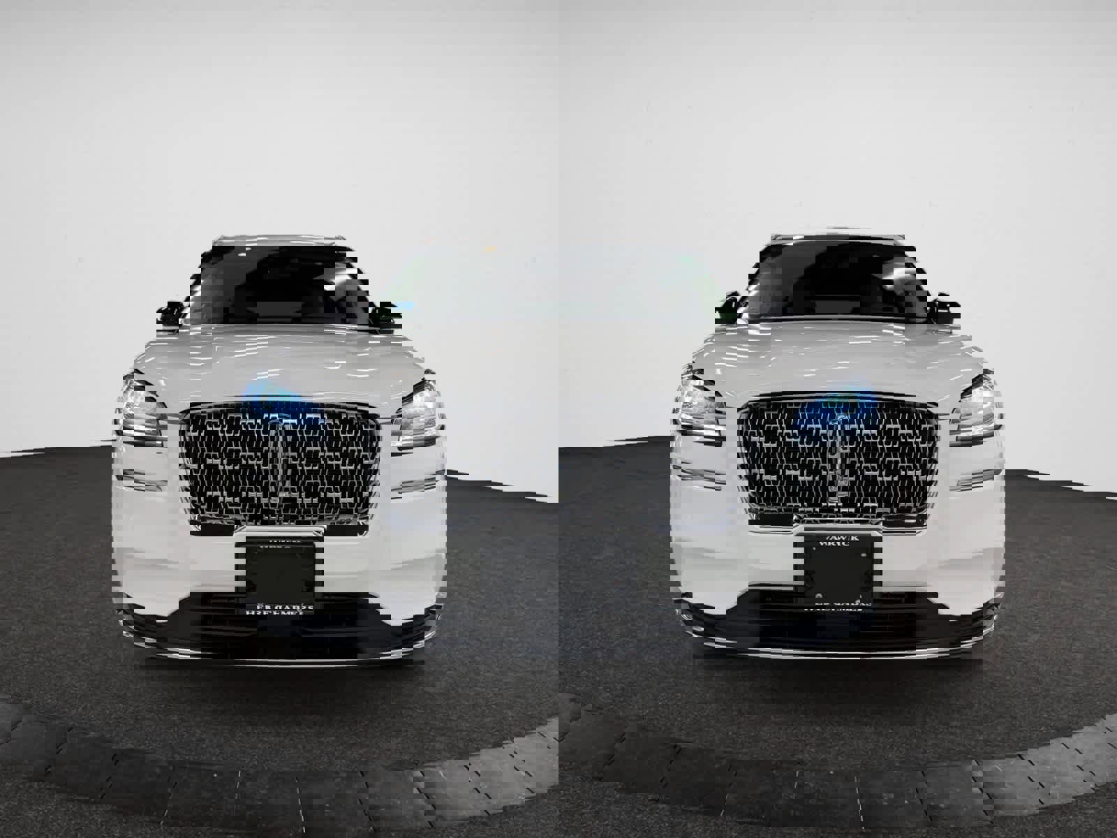 Used 2022 Lincoln Corsair AWD w/ Equipment Group 101A image 2