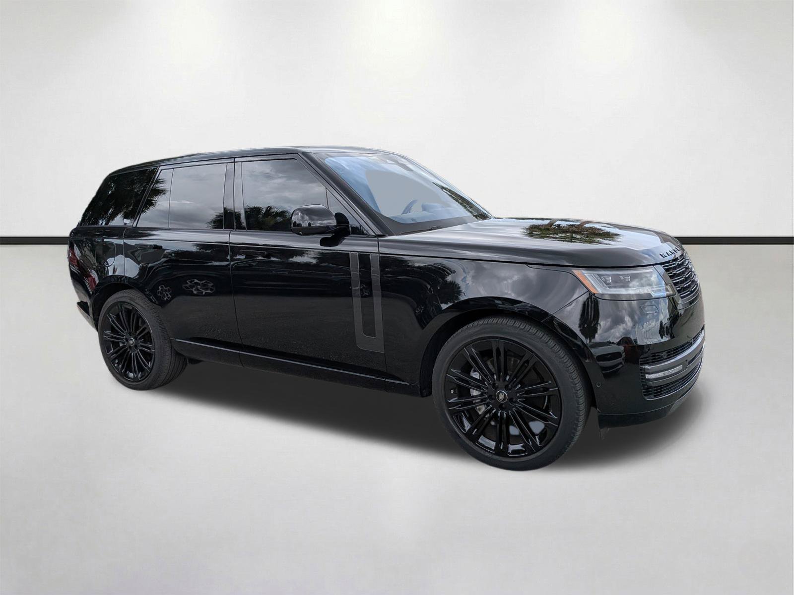 Used 2023 Land Rover Range Rover SE AWD/4WD image 2
