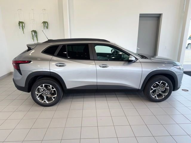 Used 2026 Chevrolet Trax LT w/ Sunroof Package FWD image 36