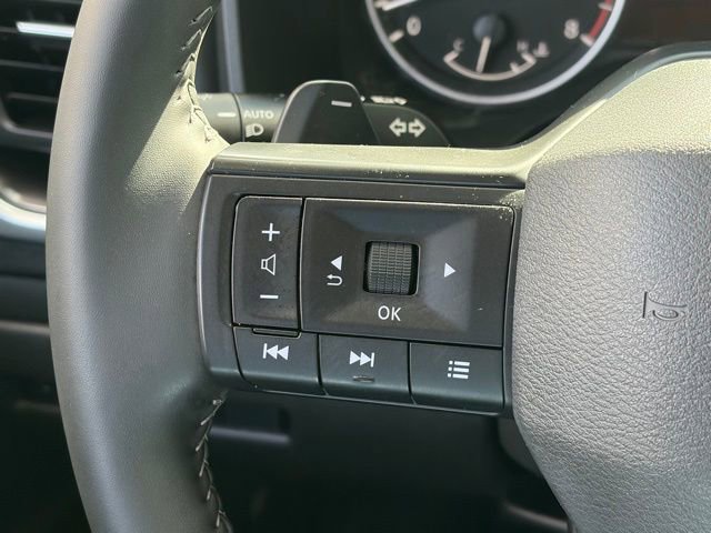 Used 2025 Nissan Rogue SV image 13