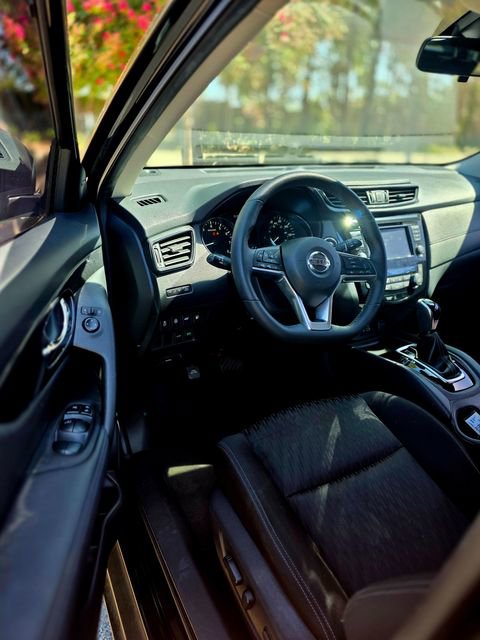 Used 2020 Nissan Rogue SV image 15